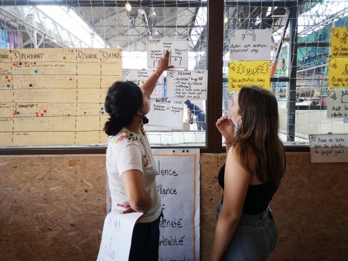 L'équipe de la Grande bobine anime un atelier de co-conception de dispositifs afin d'améliorer l'accompagnement de la Mission locale jeunes d'Alès en 2021.